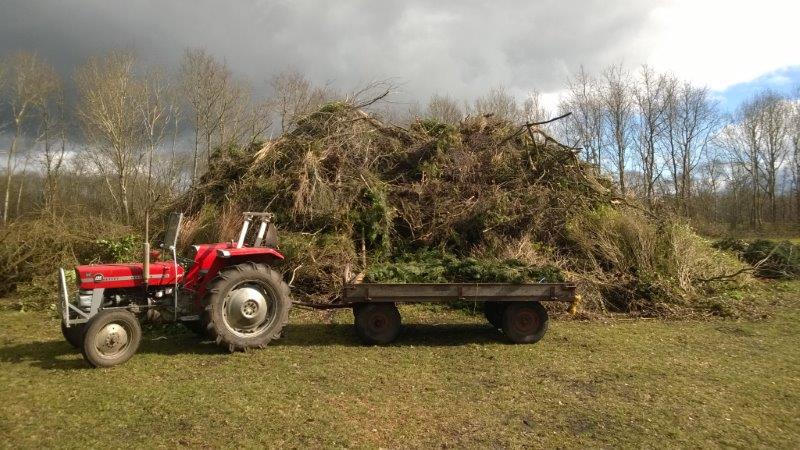 snoeiafval droppen op de paasbult...