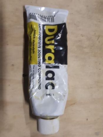 174 bouten mee ingesmeerd die in het aluminum zitten.jpg
